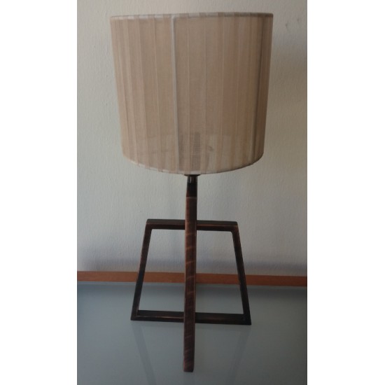 Επιτραπέζιο φωτιστικό Ν.4020 Επιτραπέζιο φωτιστικό Ν.4020